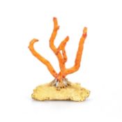 A MID-20TH CENTURY 18CT GOLD CORAL AND DIAMOND RING HOLDER