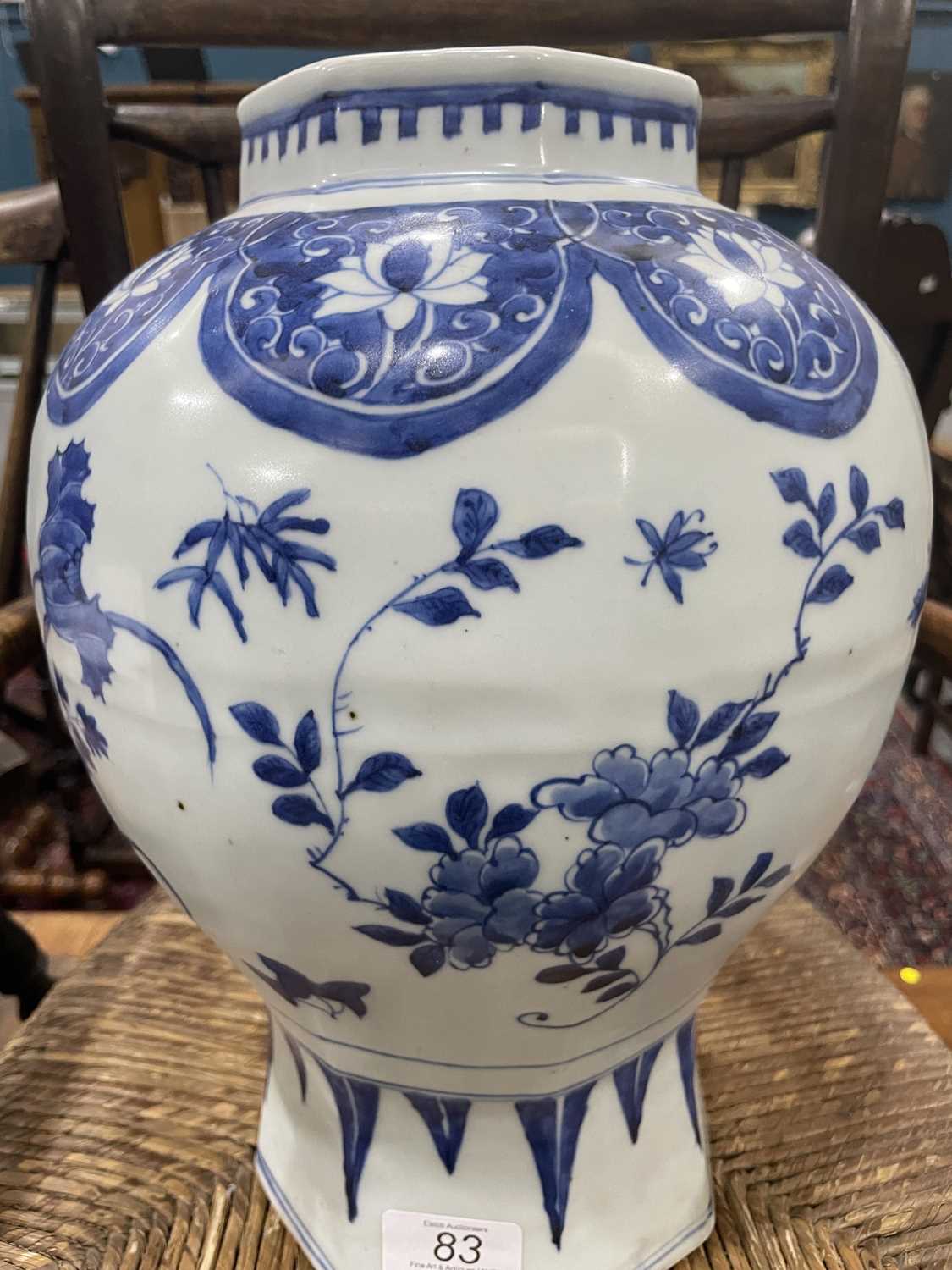 A CHINESE BLUE AND WHITE OCTAGONAL JAR, CHONGZHEN - Image 7 of 9