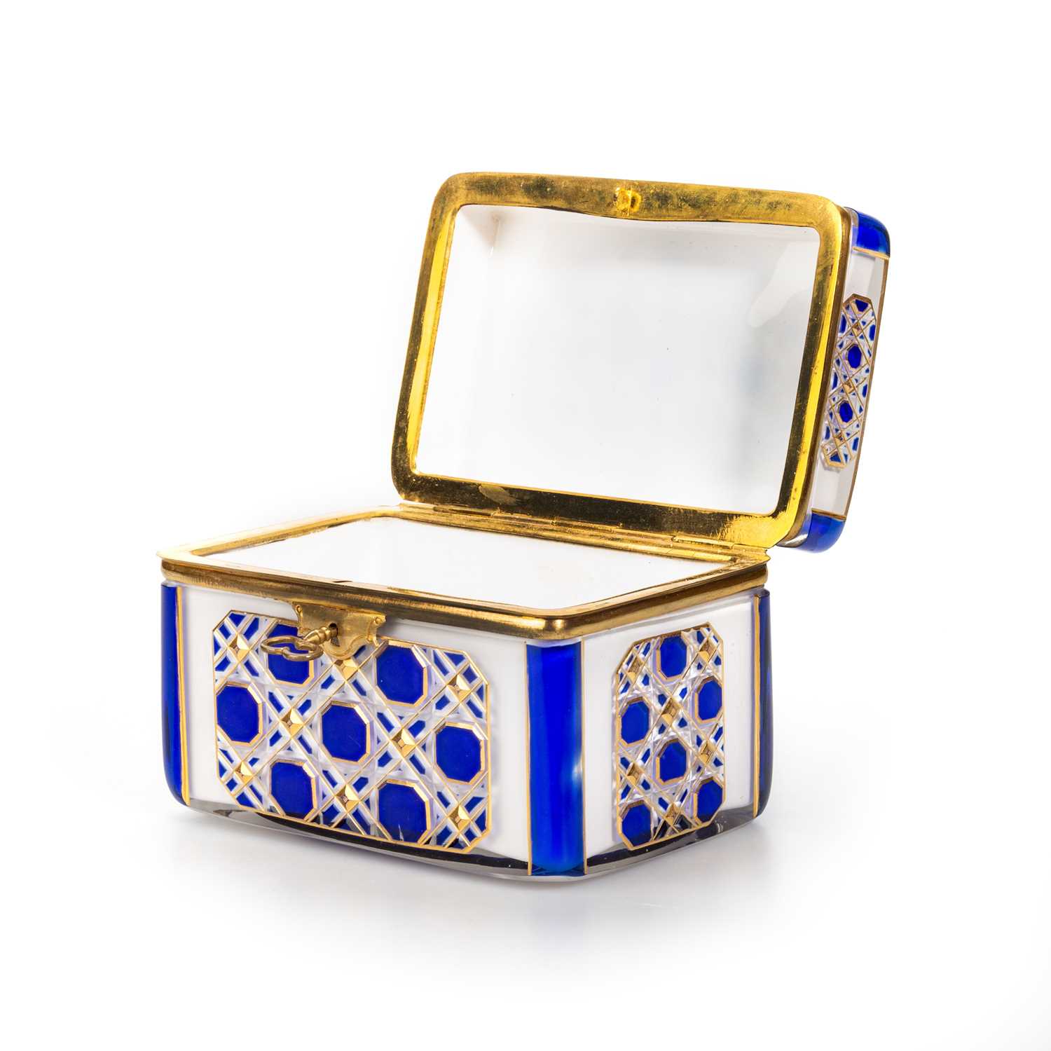 A BOHEMIAN WHITE-FLASH AND BLUE OVERLAY GLASS BOX, 19TH CENTURY - Image 2 of 3