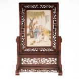 A CHINESE FAMILLE ROSE PORCELAIN AND CARVED HARDWOOD TABLE SCREEN