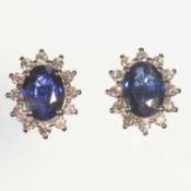 A PAIR OF 18K WHITE GOLD SAPPHIRE AND DIAMOND CLUSTER EARRINGS