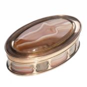 A MID 18TH CENTURY GOLD AND AGATE SNUFF BOX