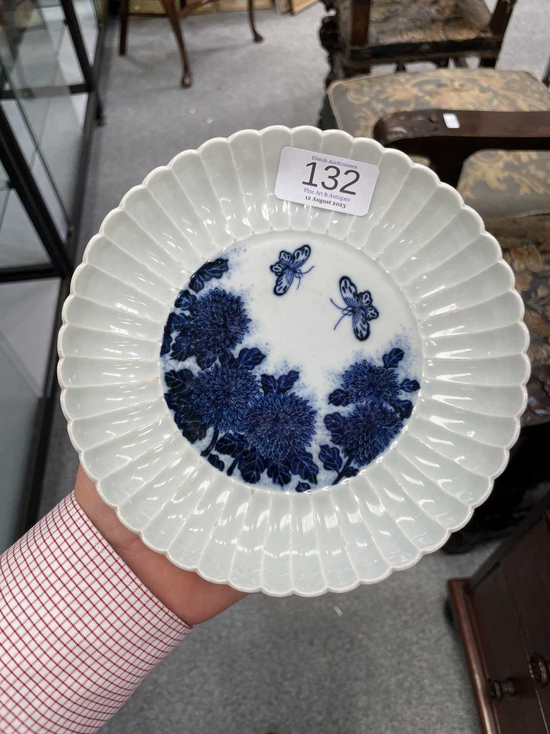 A CHINESE BLUE AND WHITE PORCELAIN FOLIATE-RIM DISH, QING DYNASTY - Image 7 of 7