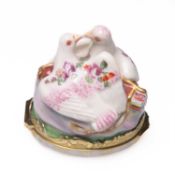 A CHELSEA PORCELAIN BONBONNIERE IN THE FORM OF BILLING DOVES, CIRCA 1760