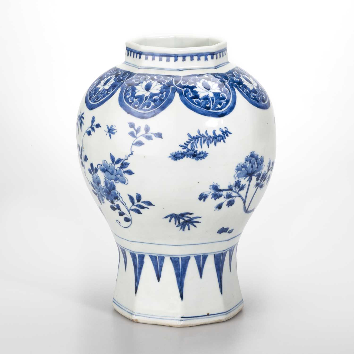 A CHINESE BLUE AND WHITE OCTAGONAL JAR, CHONGZHEN - Image 2 of 9