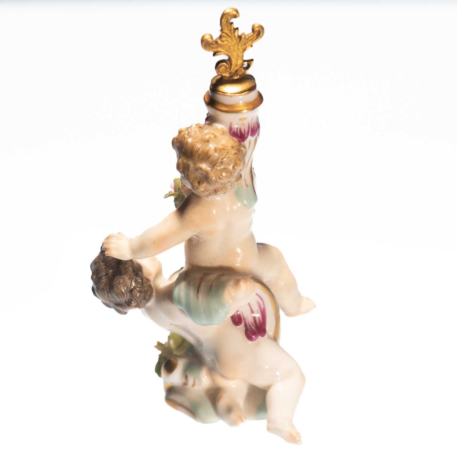 A CHELSEA PORCELAIN SCENT BOTTLE AND STOPPER - Image 3 of 4