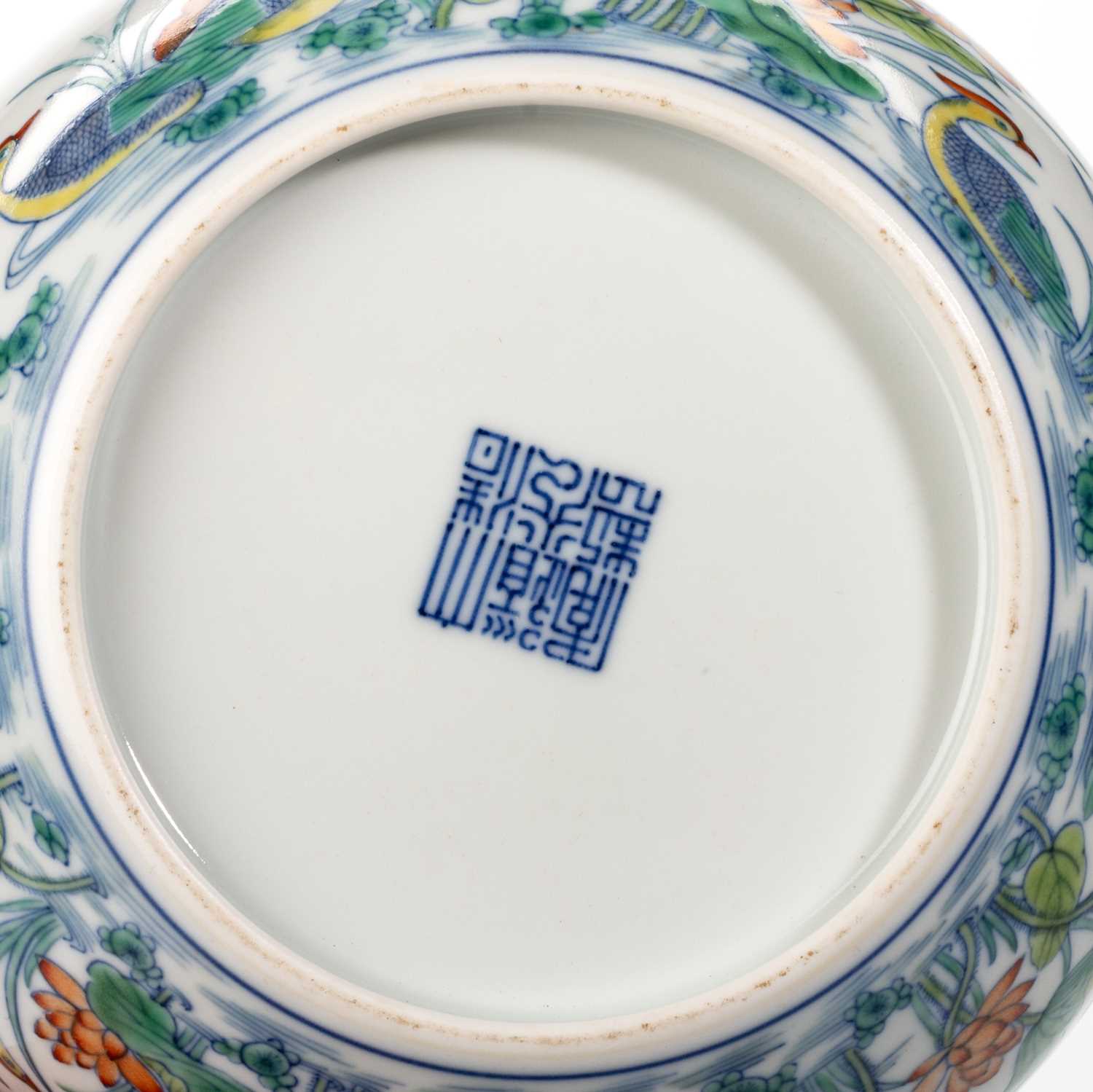 A CHINESE DOUCAI 'DUCK AND LOTUS' BOWL - Image 4 of 4