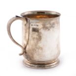 AN ELIZABETH II SILVER PINT MUG