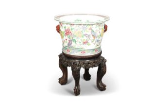 A LARGE SAMSON PORCELAIN FISH BOWL ON A CHINESE MARBLE-INSET HARDWOOD STAND