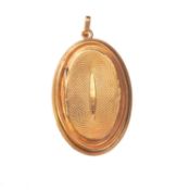 A LATE VICTORIAN GOLD LOCKET PENDANT