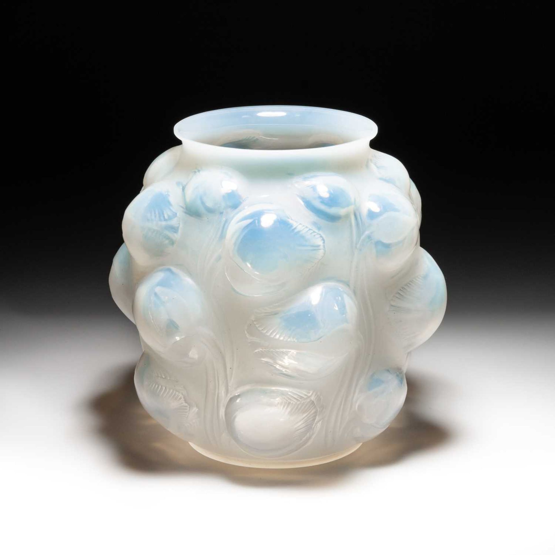 RENÉ LALIQUE (FRENCH, 1860-1945), A LARGE 'TULIPES' VASE, DESIGNED 1927