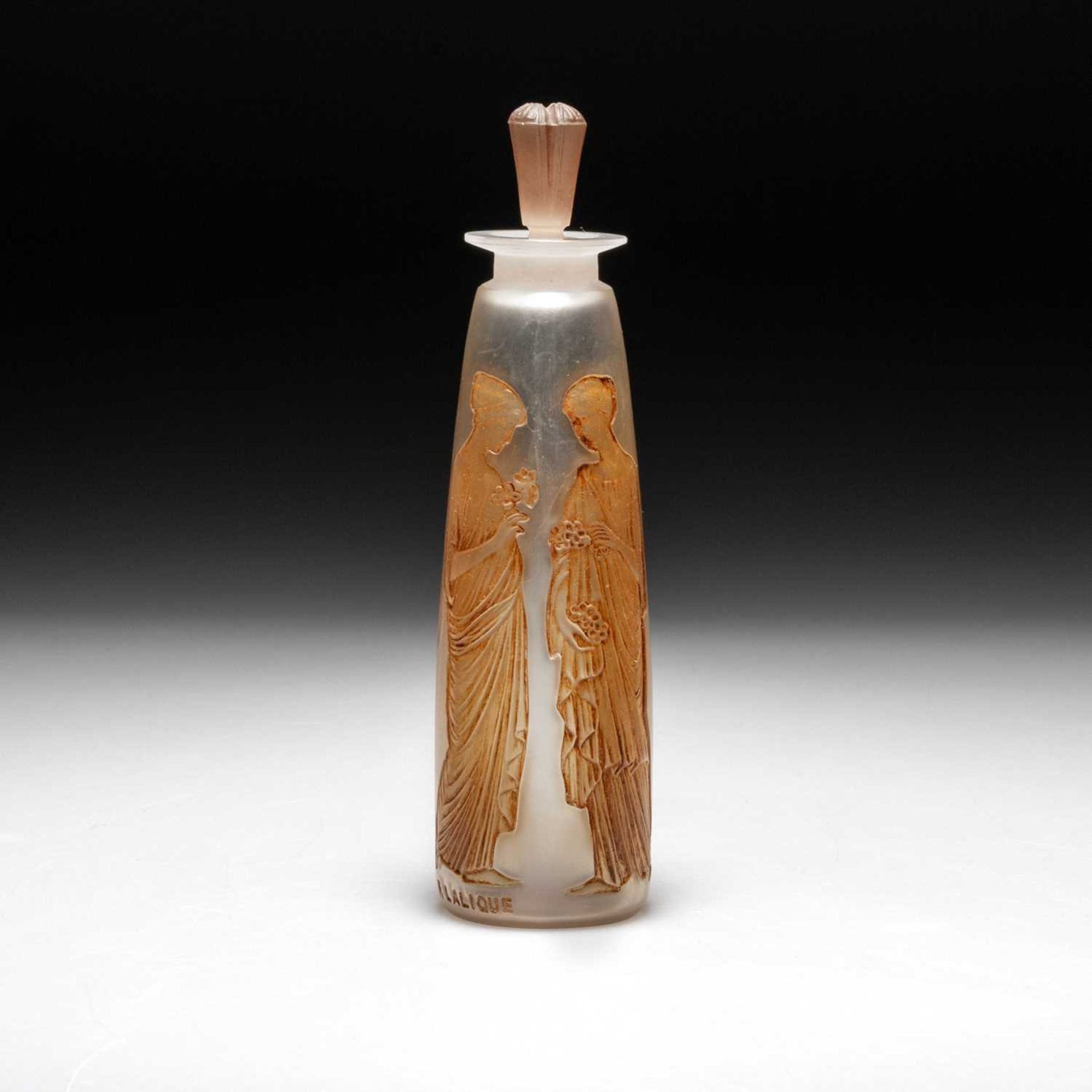 RENÉ LALIQUE (FRENCH, 1860-1945), AN 'AMBRE ANTIQUE' PERFUME BOTTLE AND STOPPER, DESIGNED 1910 - Image 2 of 4