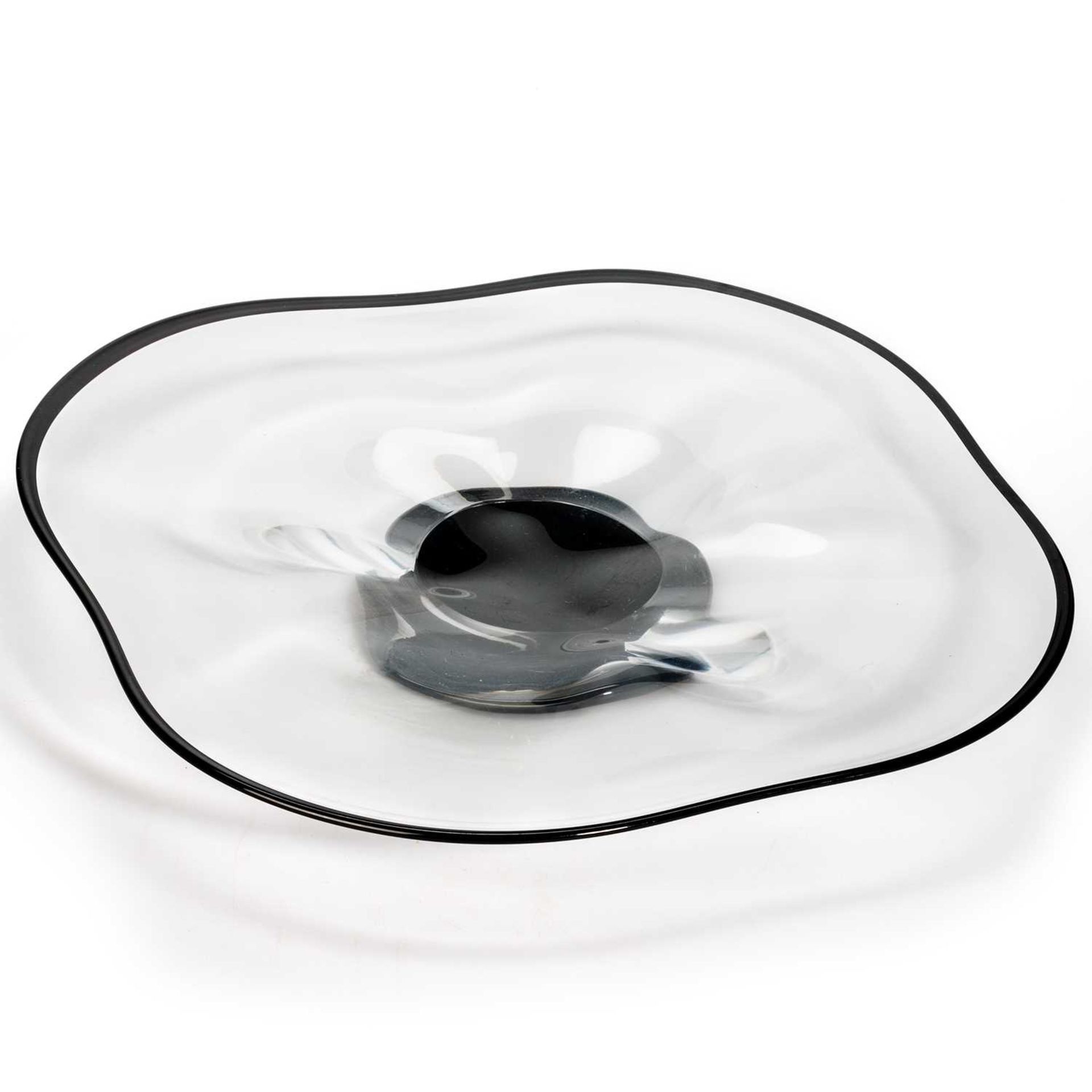 SIMON GATE FOR ORREFORS, A CLEAR GLASS DISH WITH BACK RIM AND FOOT, CIRCA 1930S - Image 4 of 4