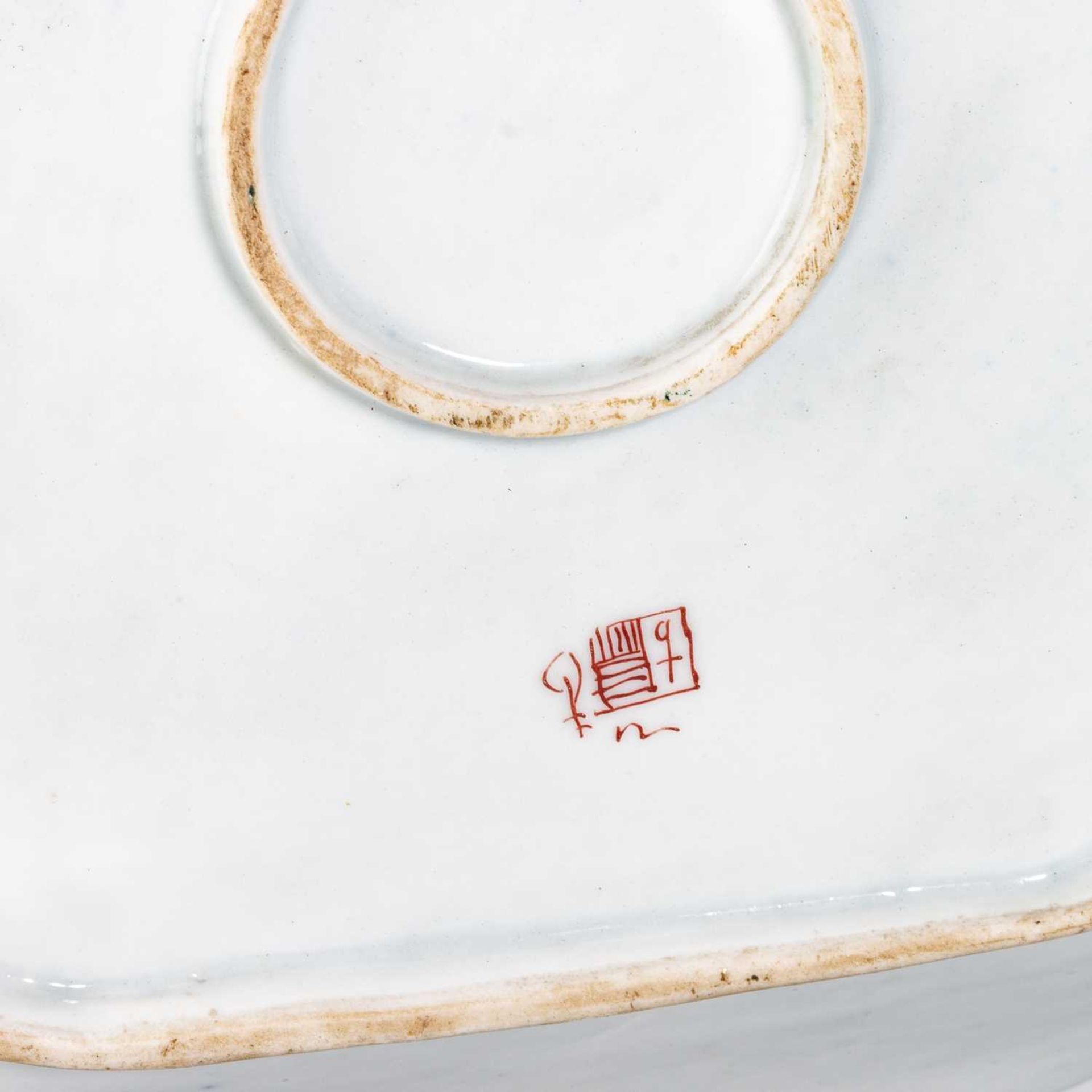 A SAMSON PORCELAIN DESSERT SERVICE IN CHINESE EXPORT ARMORIAL STYLE - Image 6 of 6