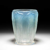 RENÉ LALIQUE (FRENCH, 1860-1945), A 'DANAÏDES' VASE, DESIGNED 1926