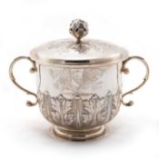 A CHARLES II STYLE SILVER PORRINGER AND COVER