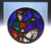 A LEADED AND STAINED GLASS ROUNDEL, A KING ON HORSEBACK, 19TH CENTURY OR EARLIER