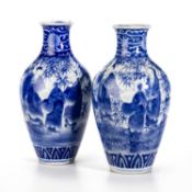 A PAIR OF JAPANESE BLUE AND WHITE VASES, CIRCA 1900
