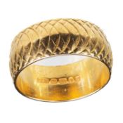 A 22 CARAT GOLD TEXTURED BAND RING