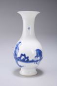A FINE CHINESE BLUE AND WHITE PEAR SHAPED VASE