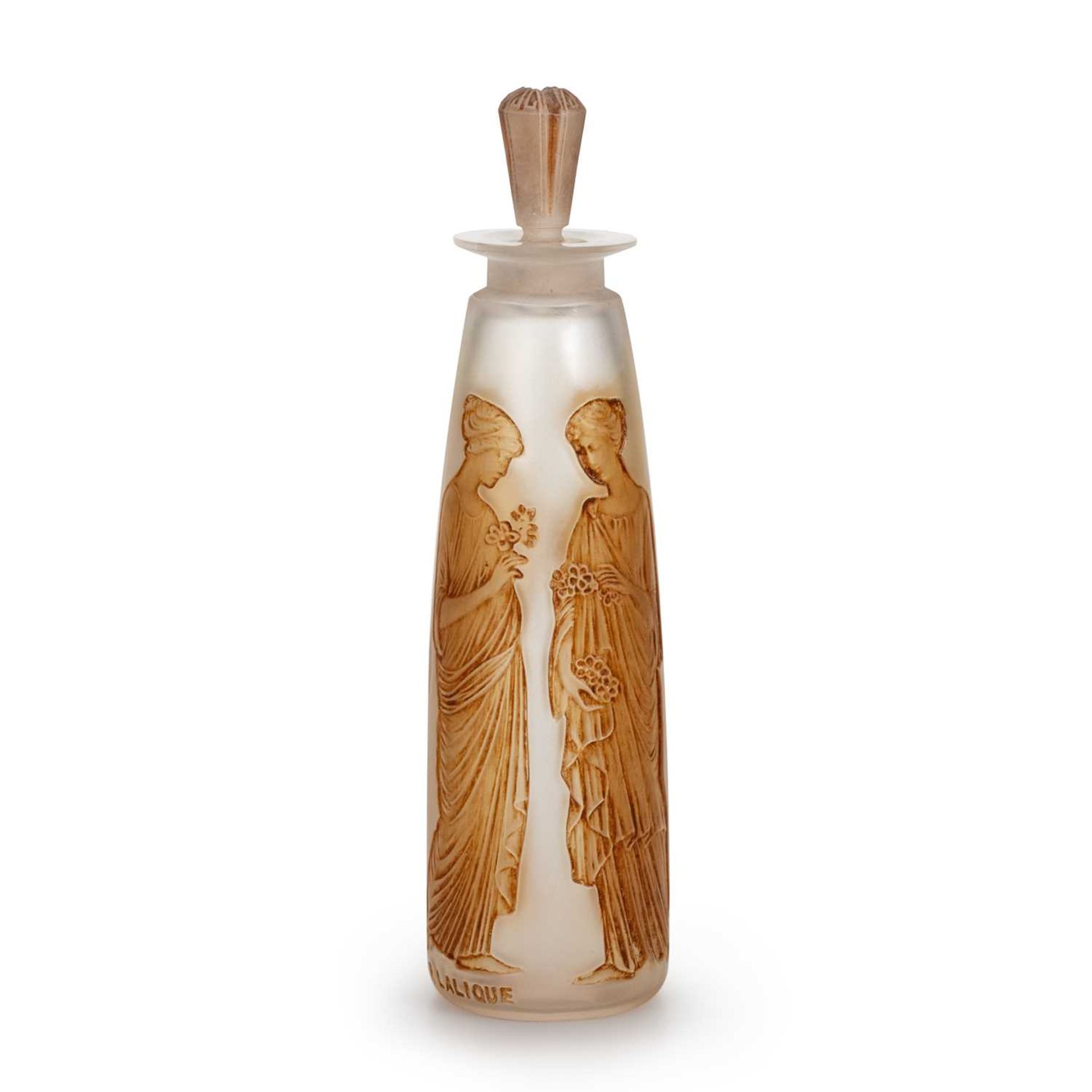 RENÉ LALIQUE (FRENCH, 1860-1945), AN 'AMBRE ANTIQUE' PERFUME BOTTLE AND STOPPER, DESIGNED 1910 - Image 3 of 4