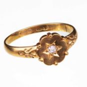 A VICTORIAN STYLE YELLOW GOLD AND DIAMOND RING