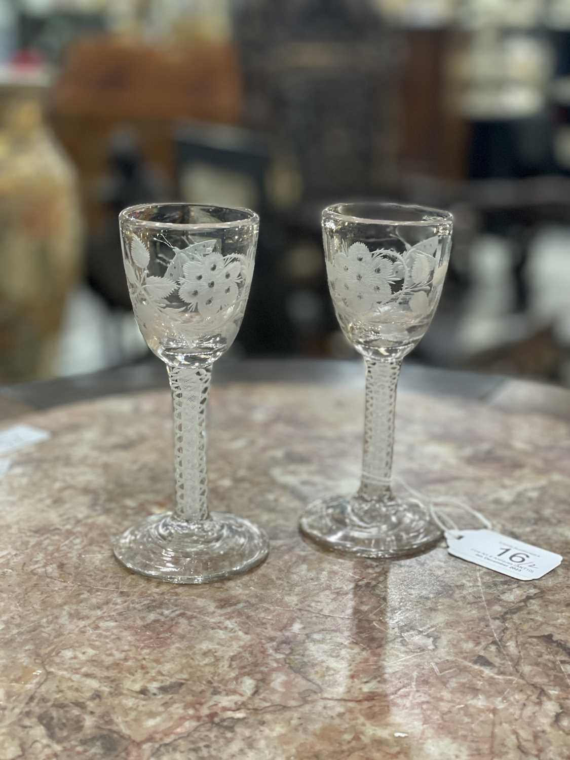 A PAIR OF 18TH CENTURY 'JACOBITE' WINE GLASSES, CIRCA 1770 - Image 4 of 8
