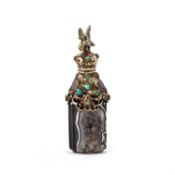 A 19TH CENTURY BANDED AGATE AND SILVER-GILT SCENT BOTTLE