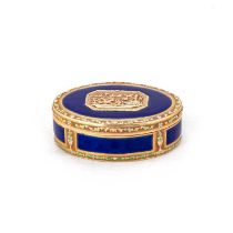 A LATE 18TH CENTURY GOLD AND ENAMEL OVAL BOX