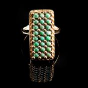 A 9 CARAT YELLOW GOLD AND TURQUOISE DRESS RING