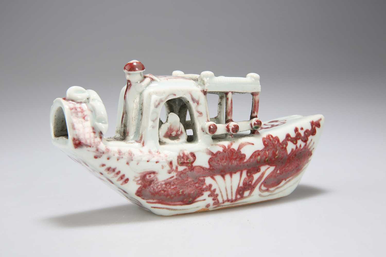A CHINESE UNDERGLAZE RED AND WHITE PORCELAIN WATER DROPPER, KANGXI/ YONGZHENG PERIOD - Image 2 of 4