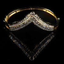 AN 18K YELLOW GOLD AND DIAMOND BANGLE