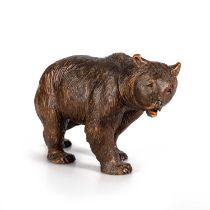 A BLACK FOREST CARVED BEAR, LATE 19TH/ EARLY 20TH CENTURY