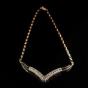 AN 18K YELLOW GOLD AND DIAMOND NECKLACE