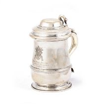 A GEORGE V SILVER MINIATURE LIDDED TANKARD