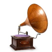 A 1920S SELECTA OAK-CASED TABLE-TOP HORN GRAMOPHONE