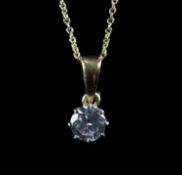 AN 18 CARAT YELLOW GOLD AND DIAMOND SINGLE STONE PENDANT NECKLACE