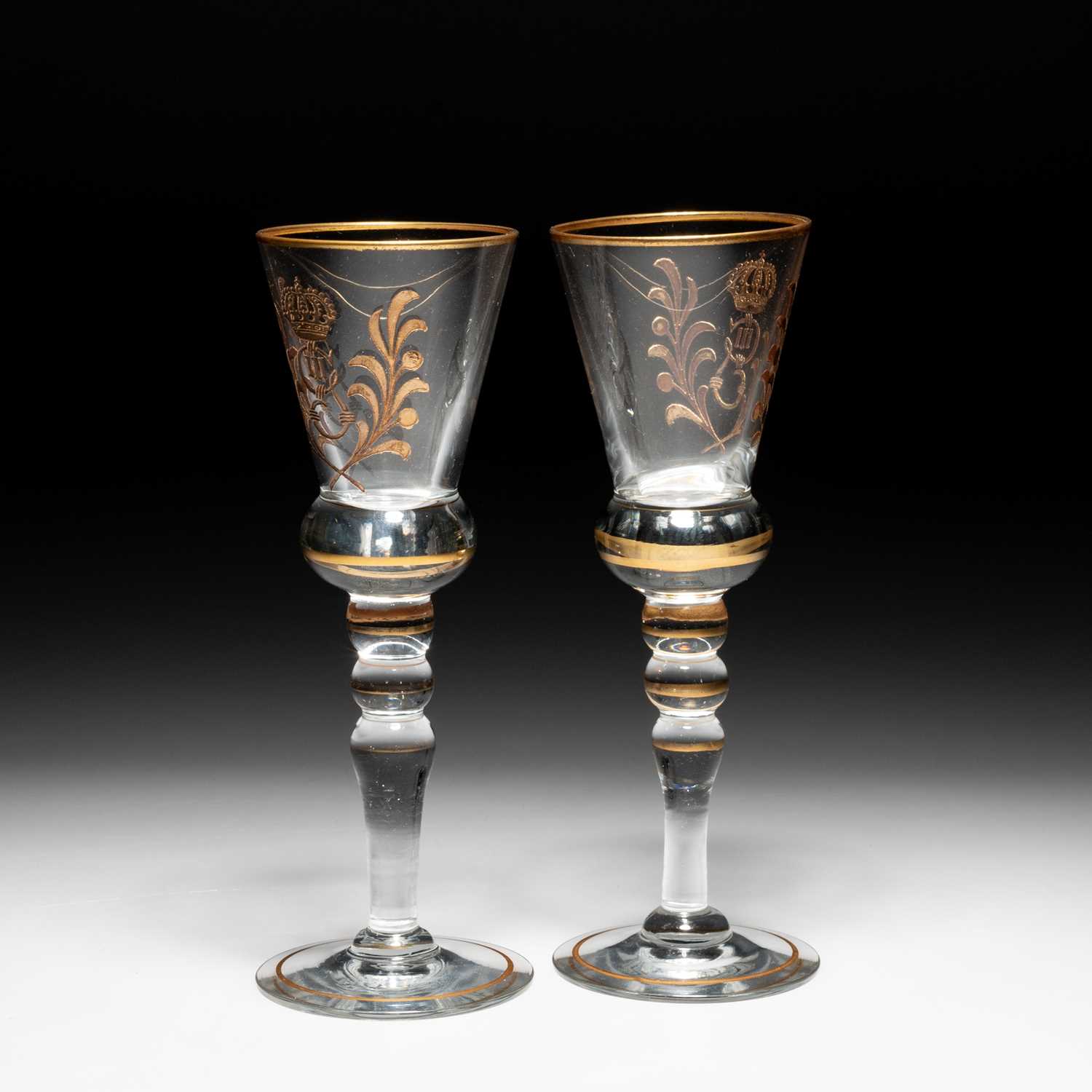 A PAIR OF WINE GLASSES - Image 2 of 3