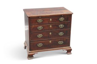 A SMALL GEORGE III MAHOGANY CHEST OF DRAWERS