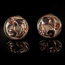 A PAIR OF 9 CARAT BI-COLOUR GOLD ART NOUVEAU STYLE STUD EARRINGS