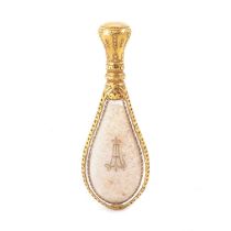 A GOLD-MOUNTED ROCK CRYSTAL SCENT BOTTLE, FIRST HALF 19TH CENTURY