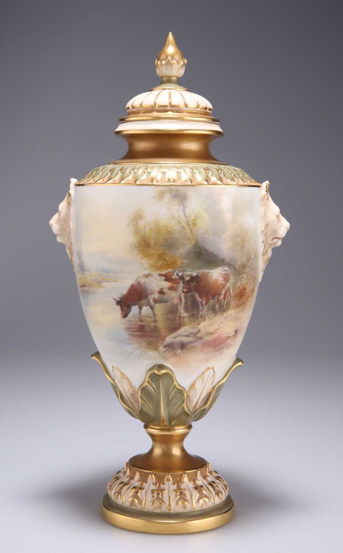 A LARGE ROYAL WORCESTER VASE AND COVER