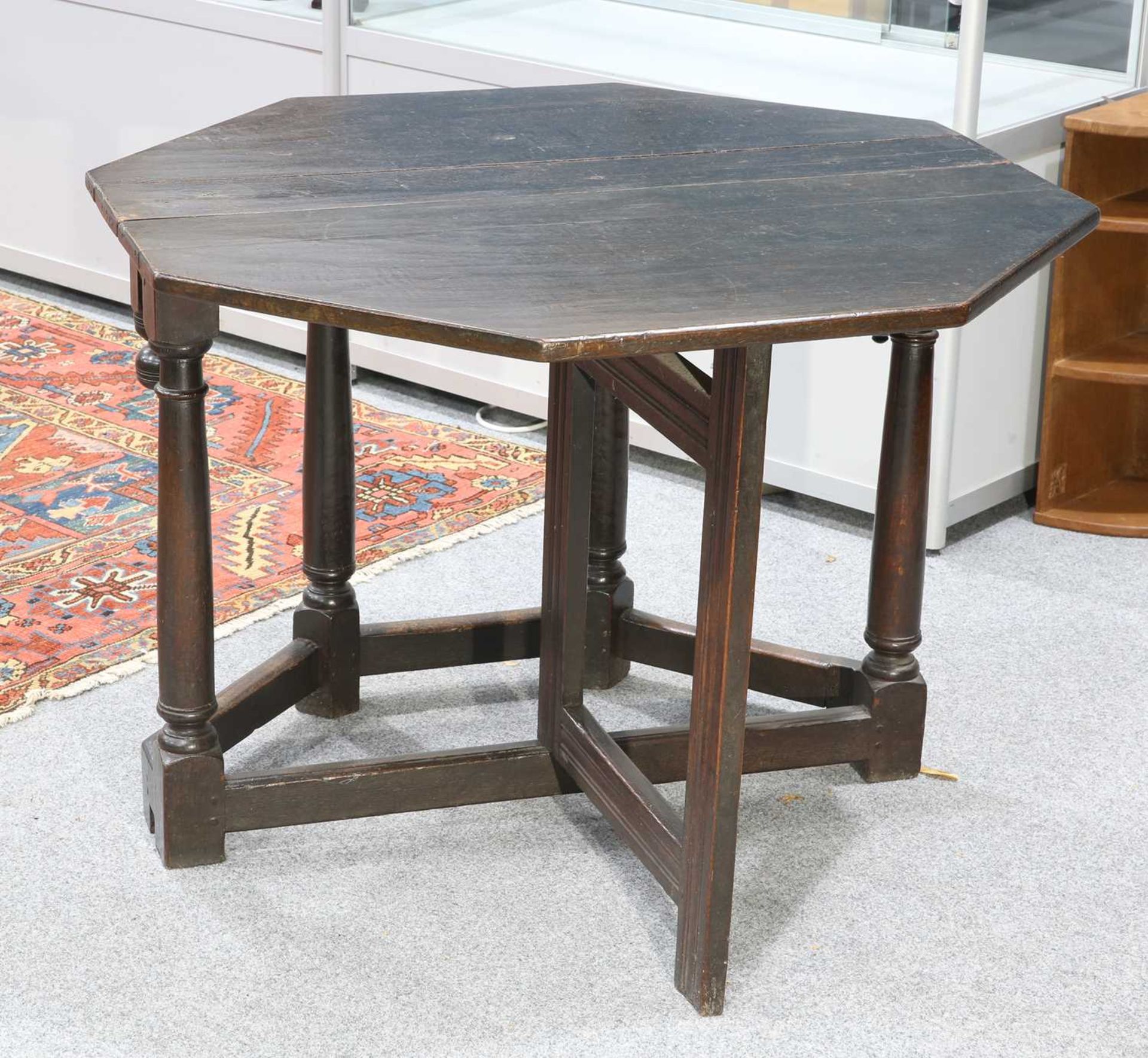 AN OAK CREDENCE TABLE, 17TH CENTURY AND LATER - Bild 3 aus 3