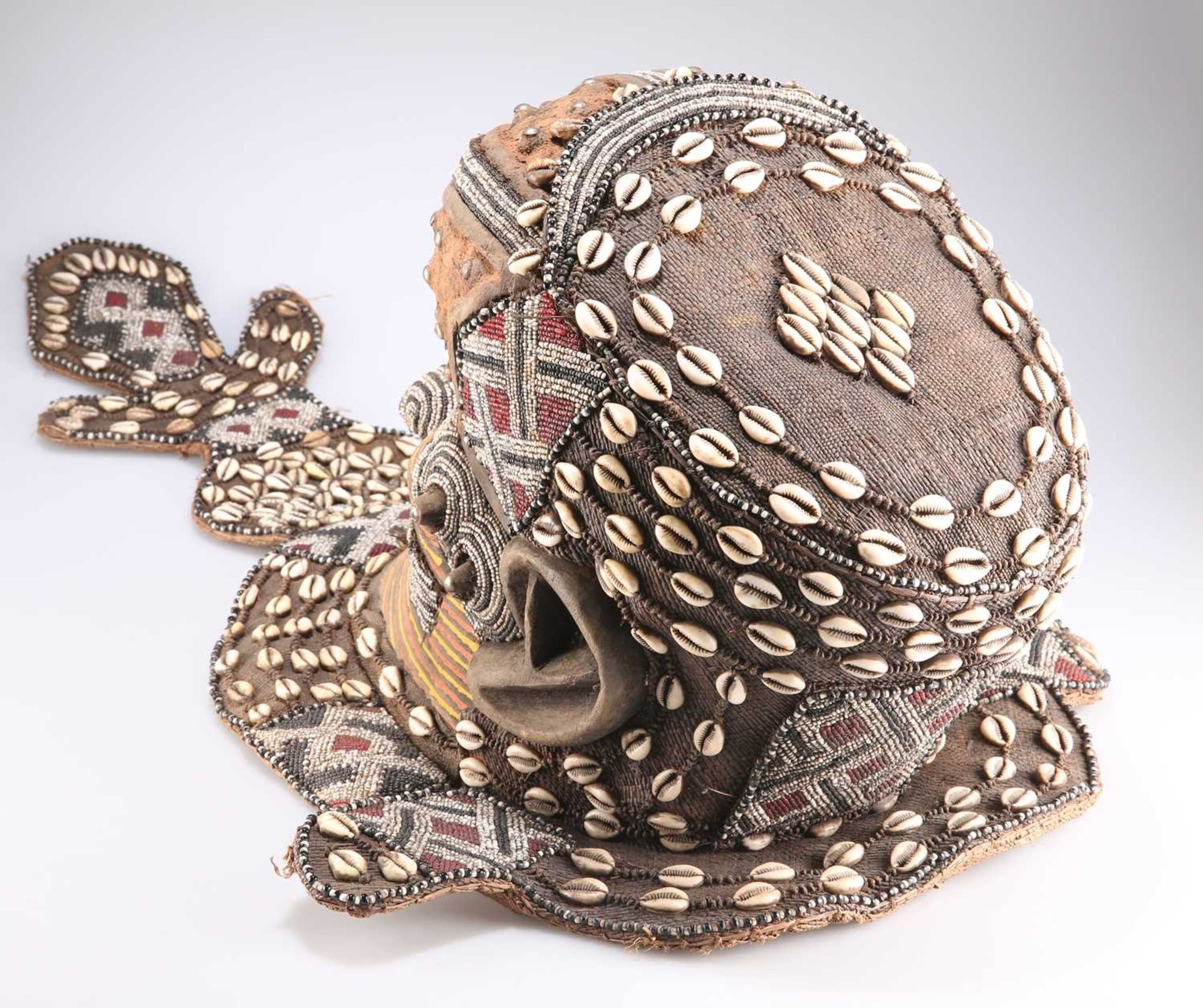 A KUBA BWOOM HELMET MASK (DEMOCRATIC REPUBLIC OF CONGO) - Image 4 of 4