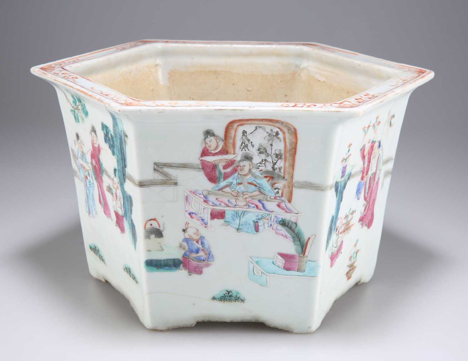 A CHINESE FAMILLE ROSE PLANTER, 18TH/19TH CENTURY - Bild 2 aus 13