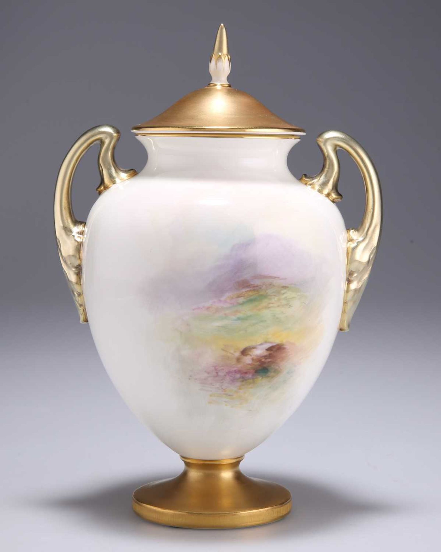 A ROYAL WORCESTER TWO-HANDLED VASE AND COVER - Bild 2 aus 2