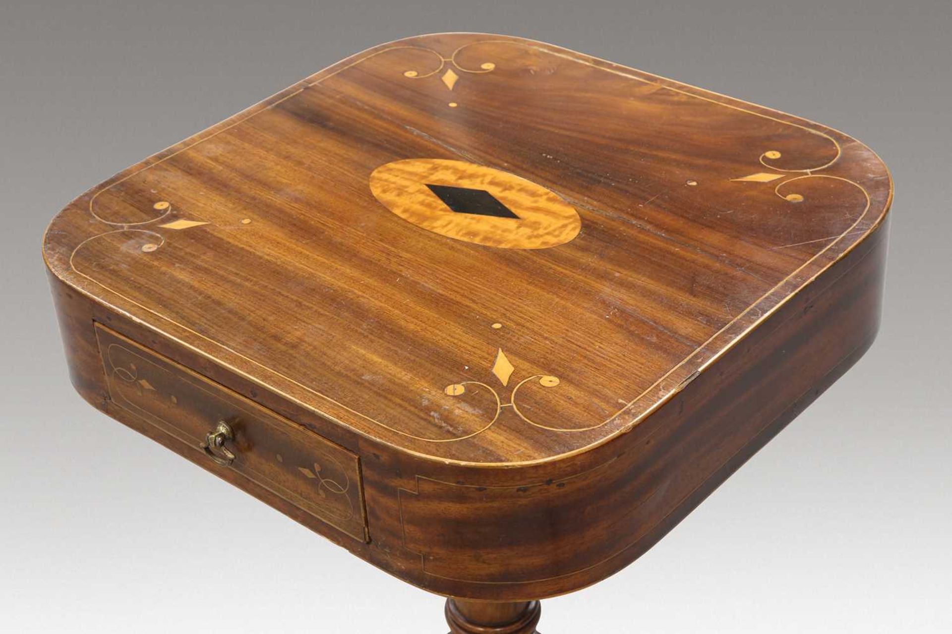 A REGENCY INLAID MAHOGANY TRIPOD TABLE - Image 2 of 2