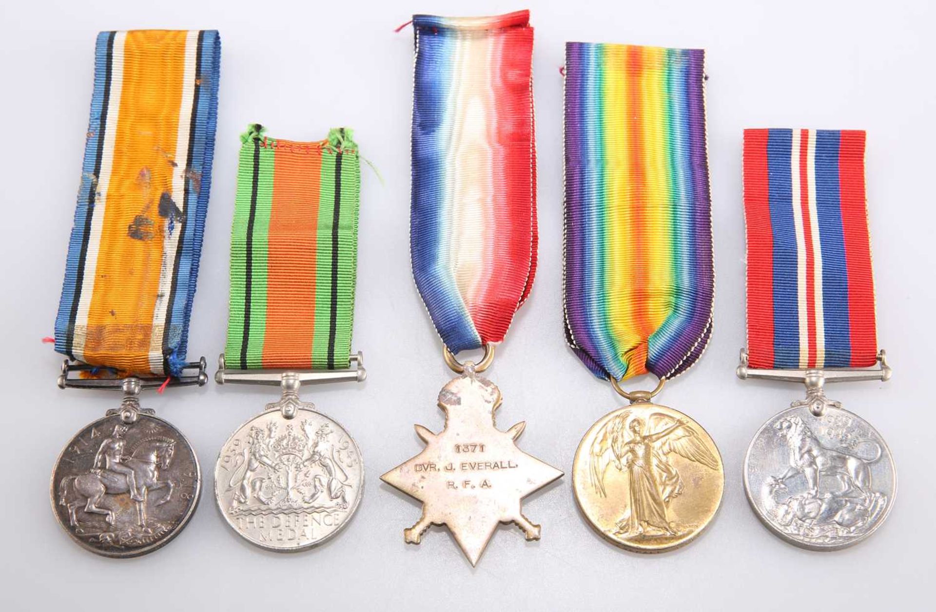 A GROUP OF MEDALS, WWI AND WWII - Bild 2 aus 2