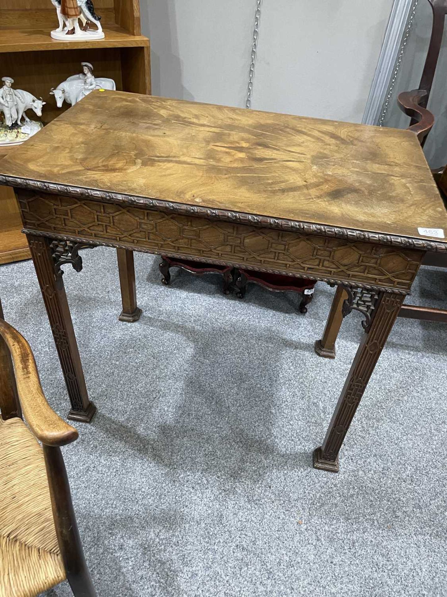 A CHIPPENDALE STYLE MAHOGANY SILVER TABLE, LABEL OF WYLIE & LOCHHEAD, CIRCA 1900 - Bild 9 aus 12