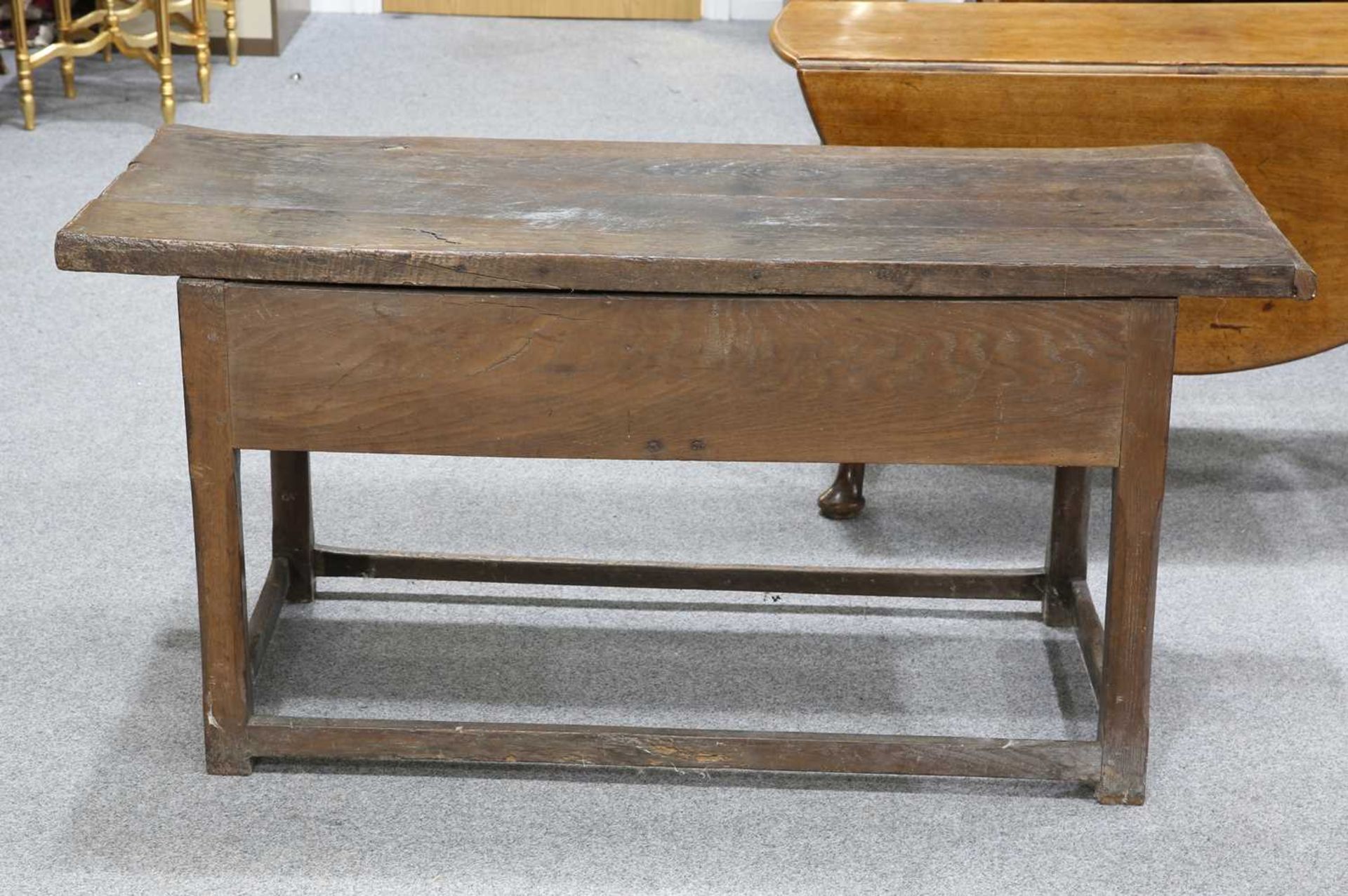 AN OAK GAME TABLE, 18TH/19TH CENTURY - Bild 3 aus 10